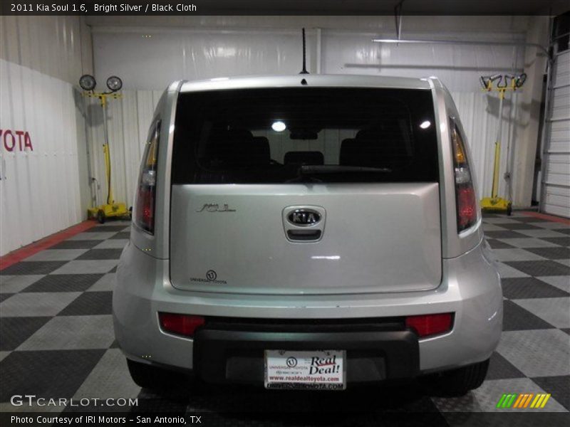 Bright Silver / Black Cloth 2011 Kia Soul 1.6