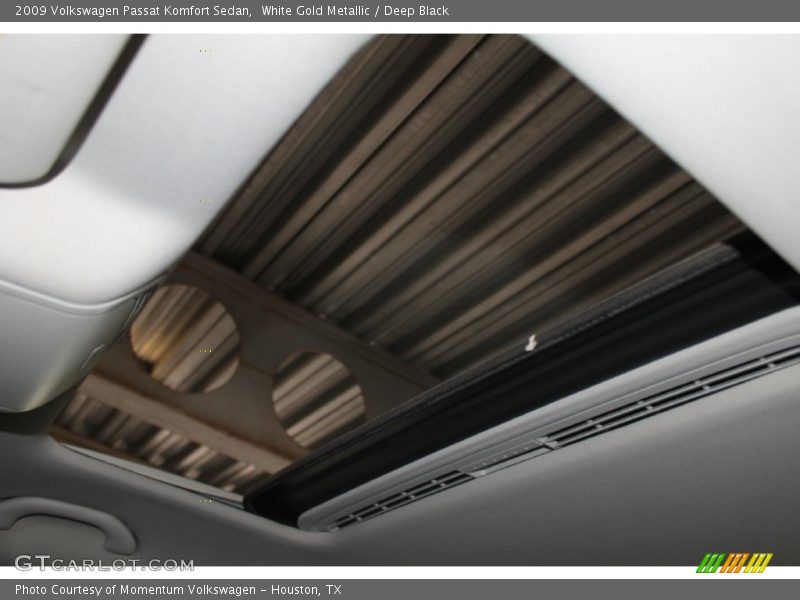 White Gold Metallic / Deep Black 2009 Volkswagen Passat Komfort Sedan