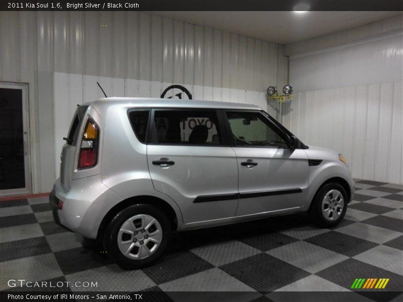 Bright Silver / Black Cloth 2011 Kia Soul 1.6