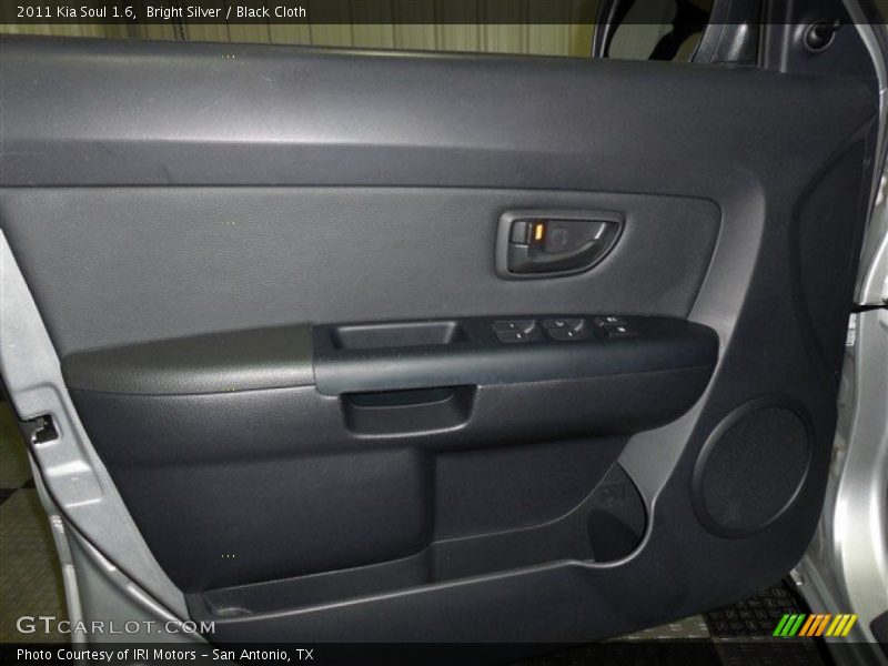 Bright Silver / Black Cloth 2011 Kia Soul 1.6