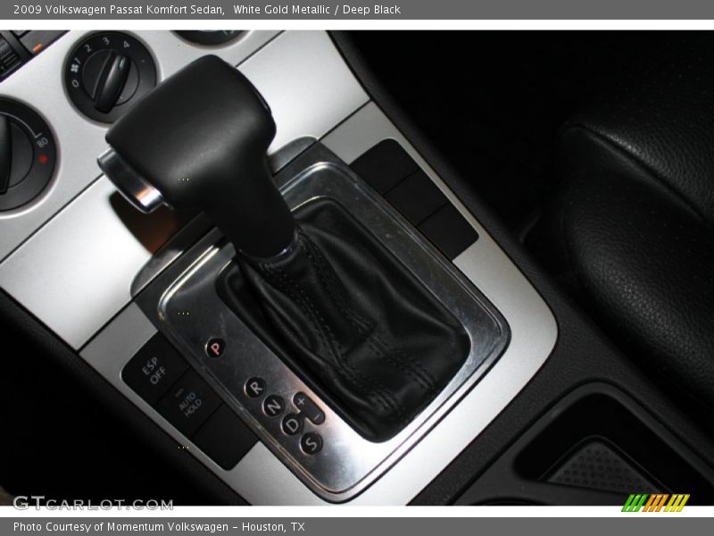 White Gold Metallic / Deep Black 2009 Volkswagen Passat Komfort Sedan