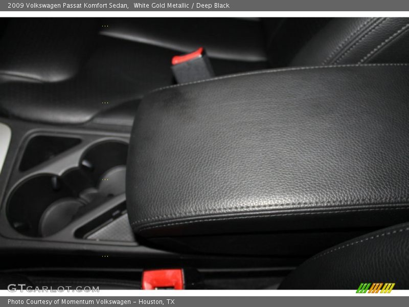 White Gold Metallic / Deep Black 2009 Volkswagen Passat Komfort Sedan