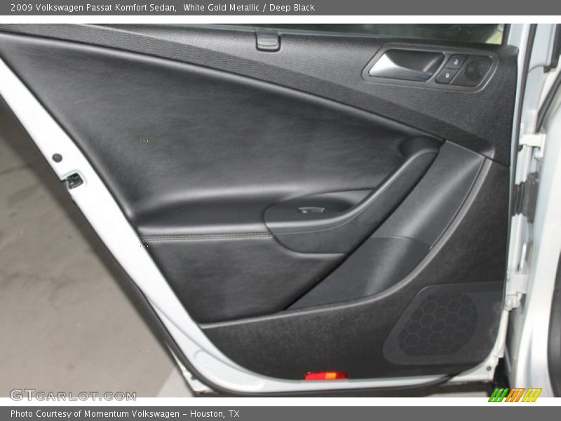 White Gold Metallic / Deep Black 2009 Volkswagen Passat Komfort Sedan