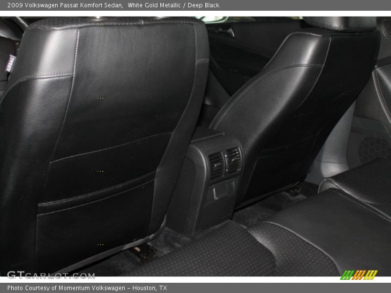White Gold Metallic / Deep Black 2009 Volkswagen Passat Komfort Sedan