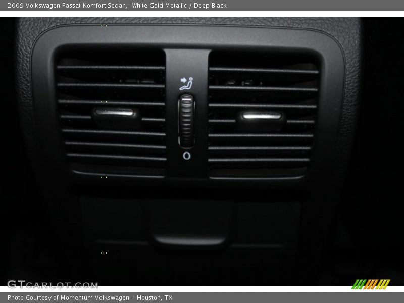 White Gold Metallic / Deep Black 2009 Volkswagen Passat Komfort Sedan