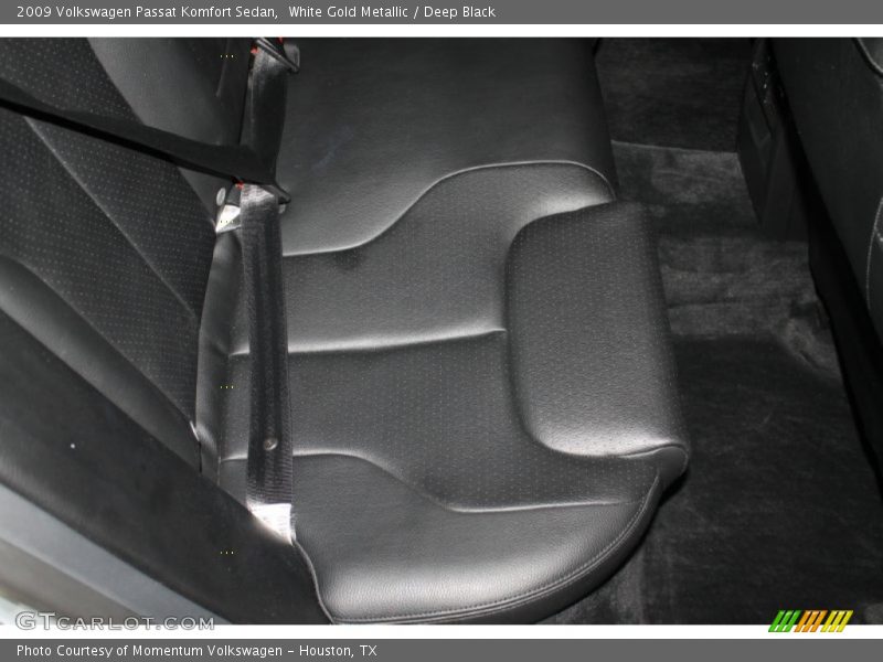 White Gold Metallic / Deep Black 2009 Volkswagen Passat Komfort Sedan