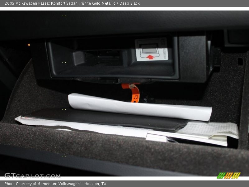 White Gold Metallic / Deep Black 2009 Volkswagen Passat Komfort Sedan