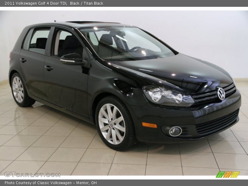 Front 3/4 View of 2011 Golf 4 Door TDI