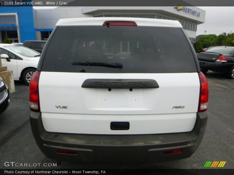 White / Gray 2003 Saturn VUE AWD