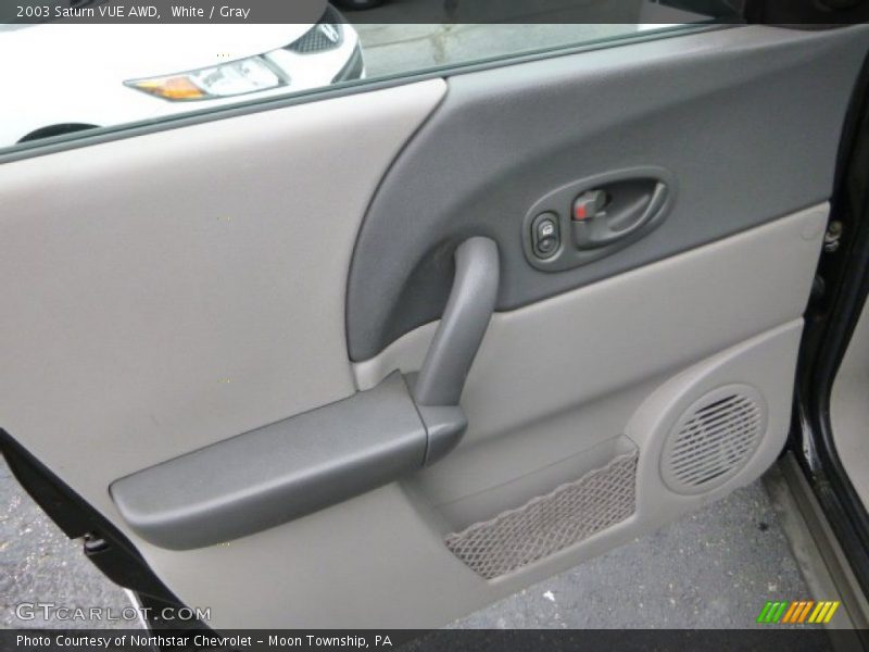 White / Gray 2003 Saturn VUE AWD