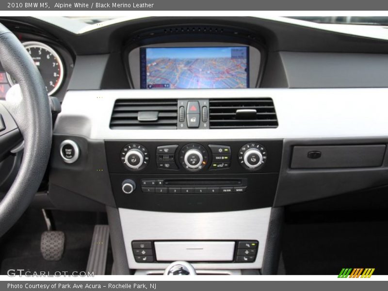 Alpine White / Black Merino Leather 2010 BMW M5