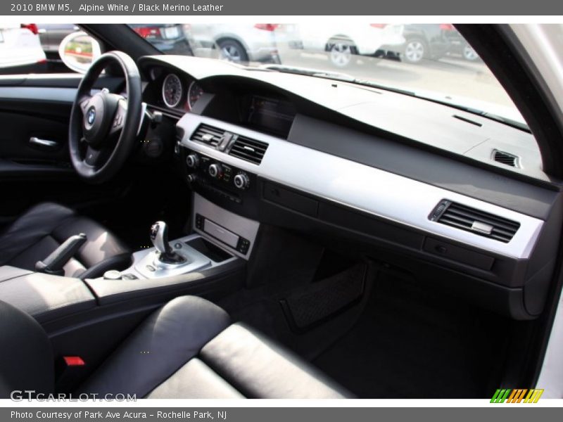 Alpine White / Black Merino Leather 2010 BMW M5