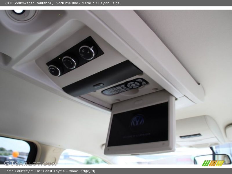 Nocturne Black Metallic / Ceylon Beige 2010 Volkswagen Routan SE