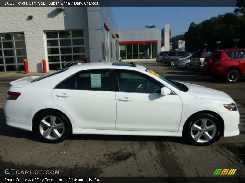 Super White / Dark Charcoal 2011 Toyota Camry SE