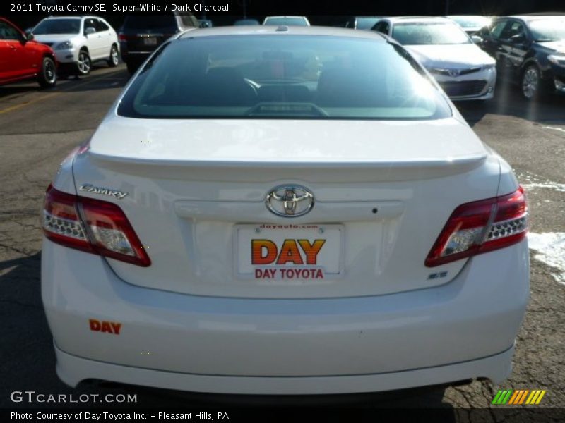 Super White / Dark Charcoal 2011 Toyota Camry SE