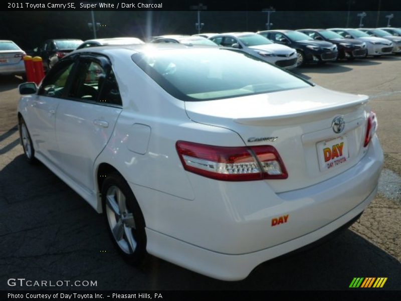 Super White / Dark Charcoal 2011 Toyota Camry SE