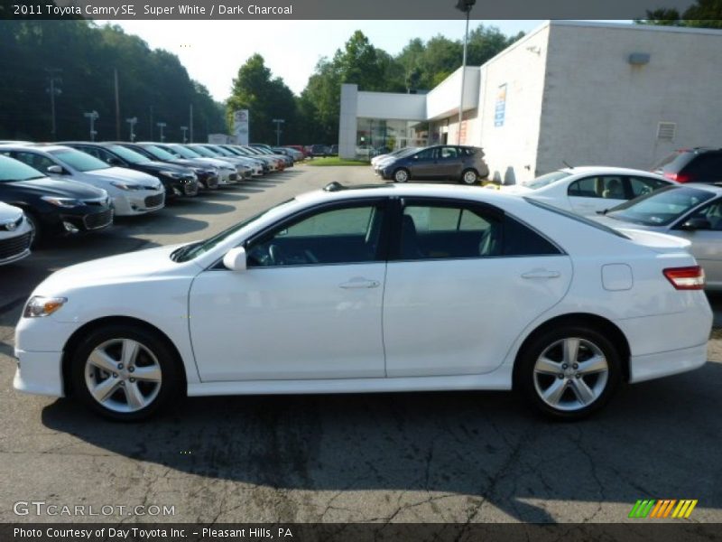 Super White / Dark Charcoal 2011 Toyota Camry SE
