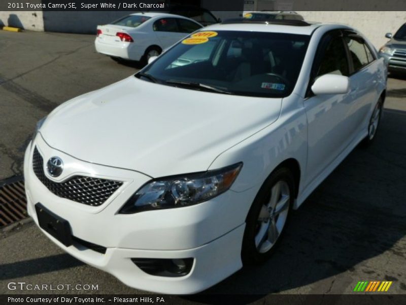 Super White / Dark Charcoal 2011 Toyota Camry SE