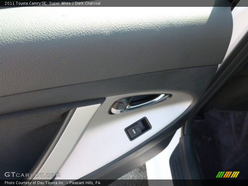 Super White / Dark Charcoal 2011 Toyota Camry SE