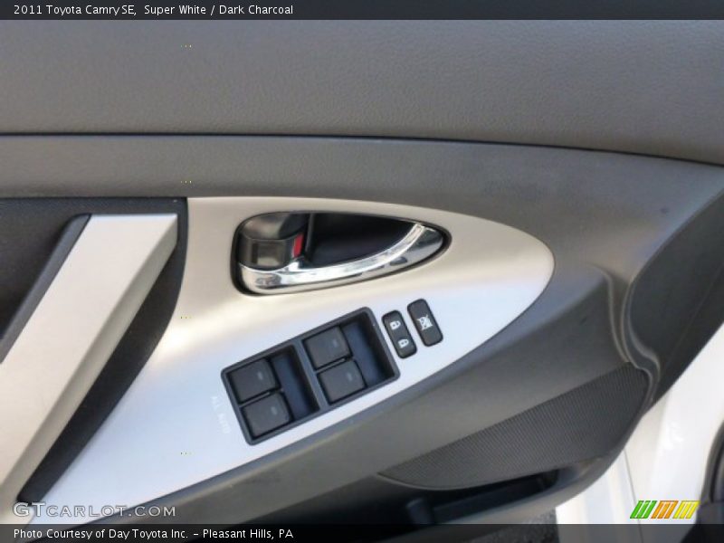 Super White / Dark Charcoal 2011 Toyota Camry SE