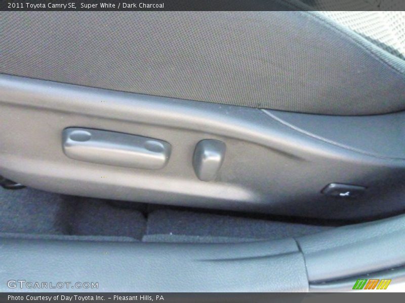Super White / Dark Charcoal 2011 Toyota Camry SE