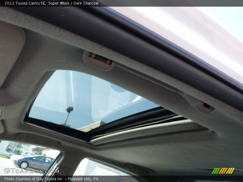 Super White / Dark Charcoal 2011 Toyota Camry SE