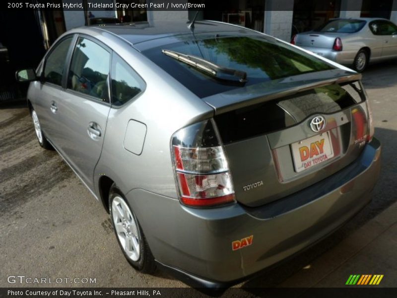 Tideland Gray Green Pearl / Ivory/Brown 2005 Toyota Prius Hybrid