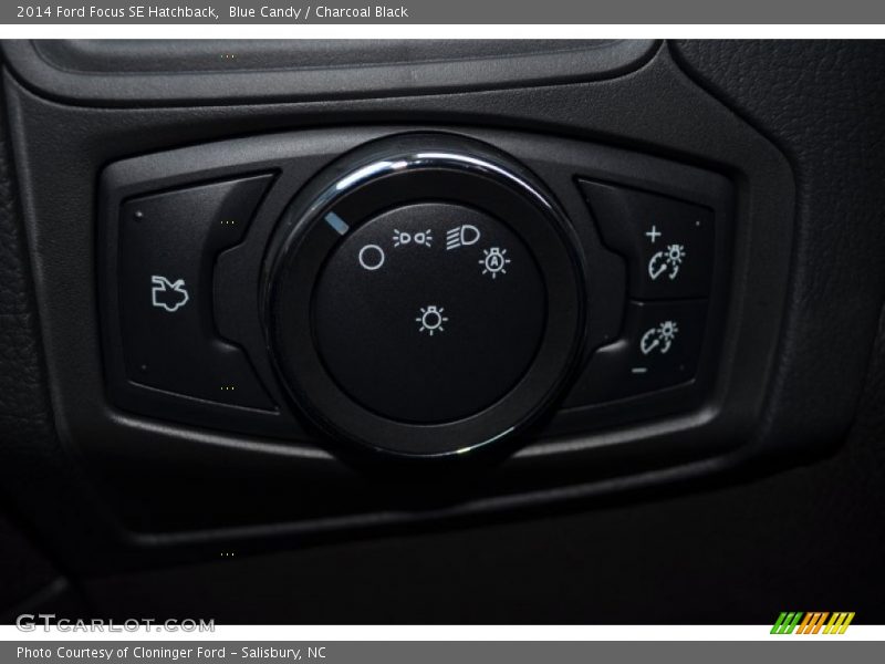 Blue Candy / Charcoal Black 2014 Ford Focus SE Hatchback