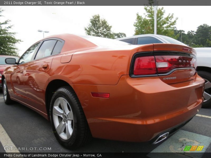 Toxic Orange Pearl / Black 2011 Dodge Charger SE