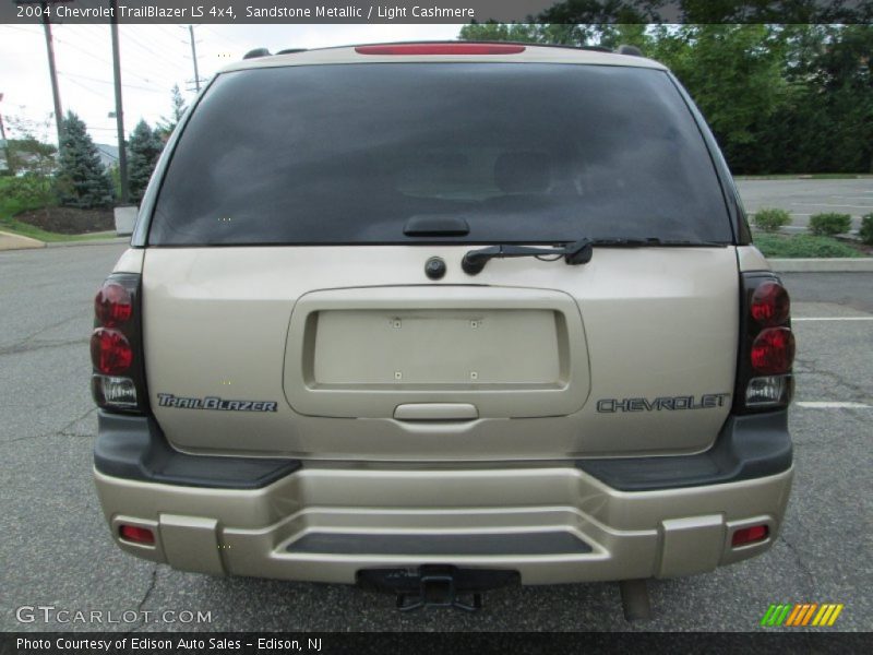 Sandstone Metallic / Light Cashmere 2004 Chevrolet TrailBlazer LS 4x4