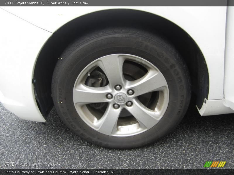 Super White / Light Gray 2011 Toyota Sienna LE