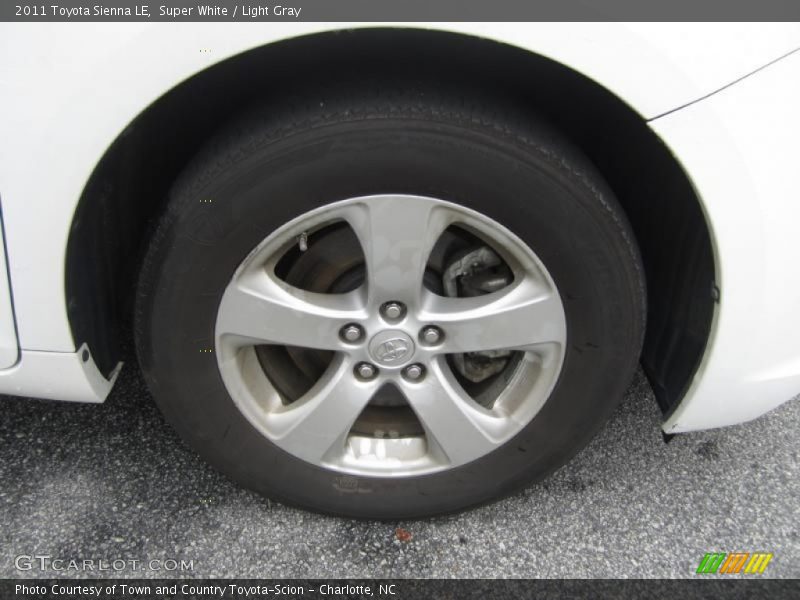 Super White / Light Gray 2011 Toyota Sienna LE