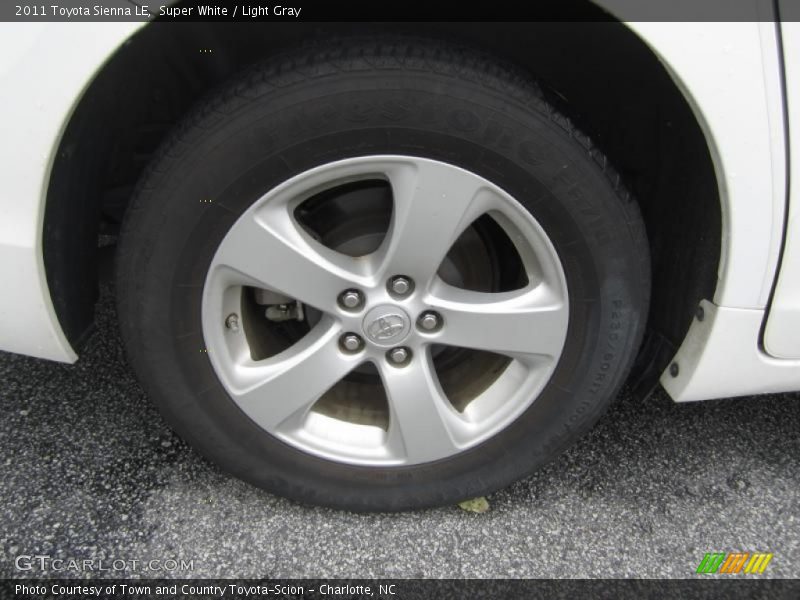 Super White / Light Gray 2011 Toyota Sienna LE