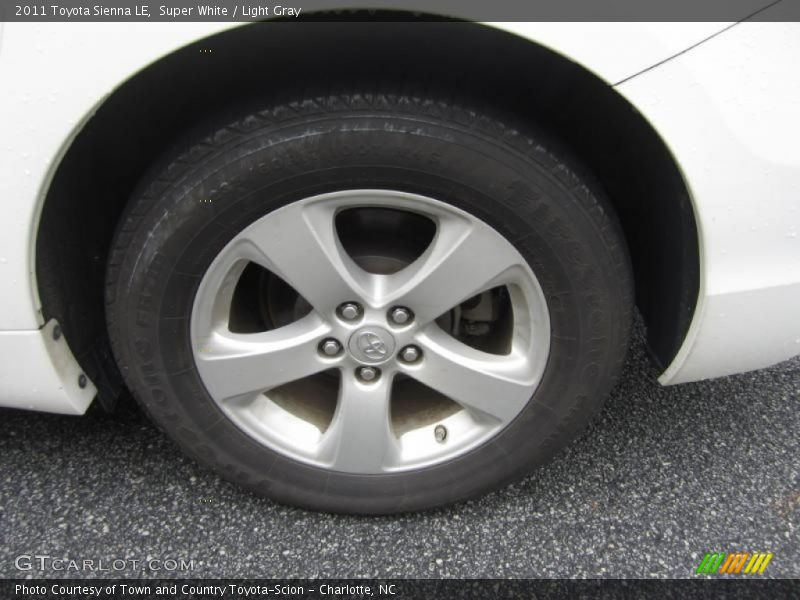 Super White / Light Gray 2011 Toyota Sienna LE