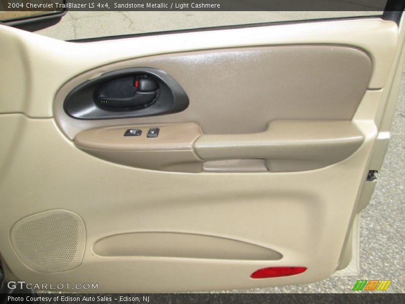 Sandstone Metallic / Light Cashmere 2004 Chevrolet TrailBlazer LS 4x4