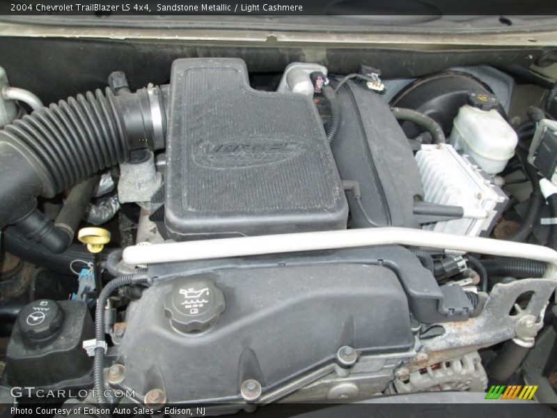 Sandstone Metallic / Light Cashmere 2004 Chevrolet TrailBlazer LS 4x4