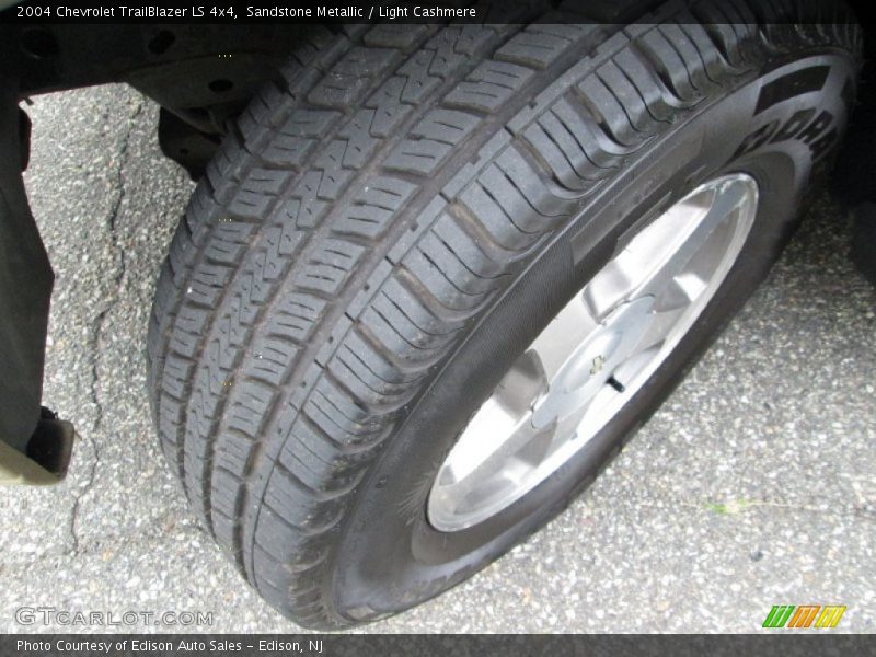 Sandstone Metallic / Light Cashmere 2004 Chevrolet TrailBlazer LS 4x4