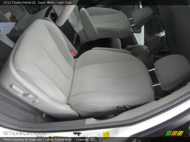 Super White / Light Gray 2011 Toyota Sienna LE