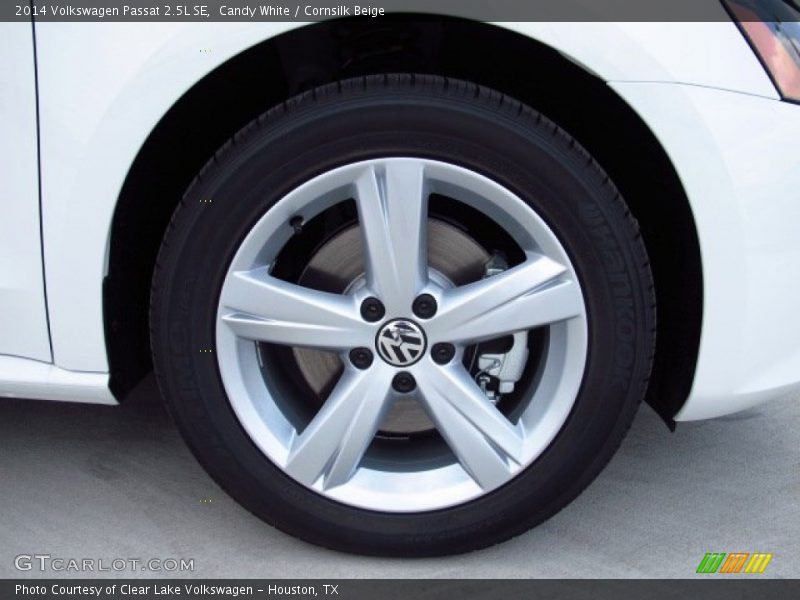 Candy White / Cornsilk Beige 2014 Volkswagen Passat 2.5L SE