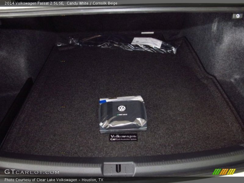 Candy White / Cornsilk Beige 2014 Volkswagen Passat 2.5L SE