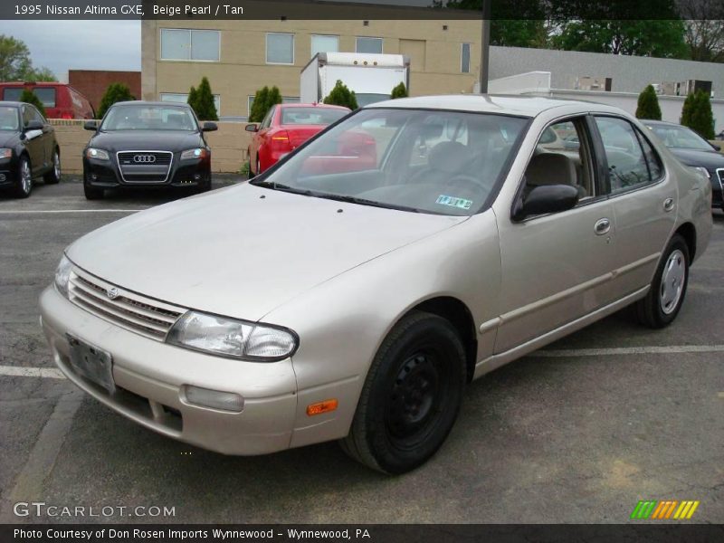 Beige Pearl / Tan 1995 Nissan Altima GXE