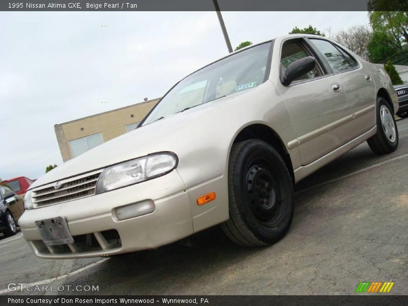 Beige Pearl / Tan 1995 Nissan Altima GXE