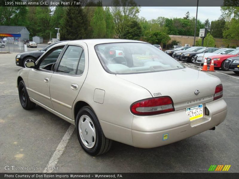 Beige Pearl / Tan 1995 Nissan Altima GXE