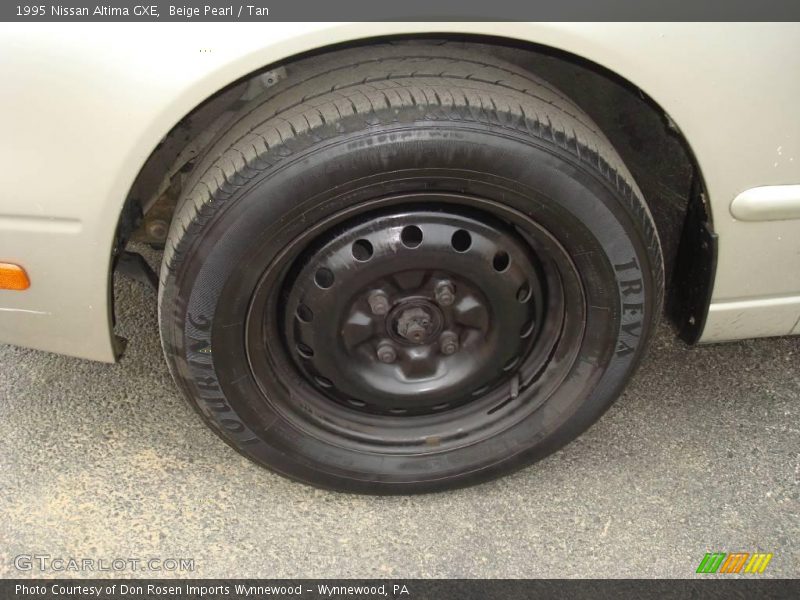 Beige Pearl / Tan 1995 Nissan Altima GXE