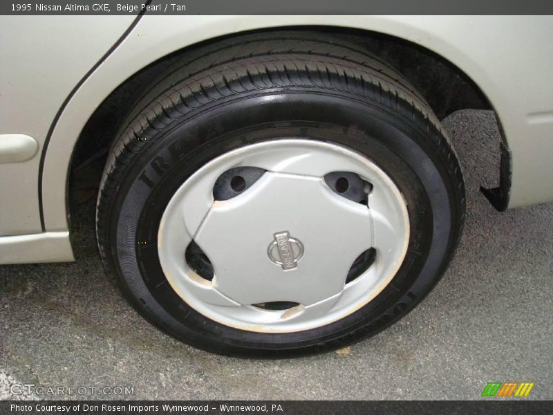 Beige Pearl / Tan 1995 Nissan Altima GXE