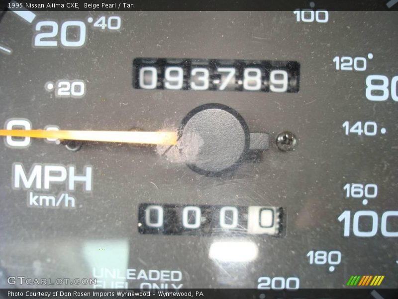 Beige Pearl / Tan 1995 Nissan Altima GXE