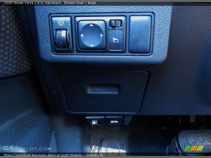 Brilliant Silver / Beige 2008 Nissan Versa 1.8 SL Hatchback