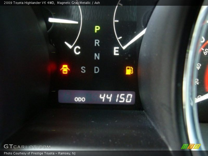 Magnetic Gray Metallic / Ash 2009 Toyota Highlander V6 4WD