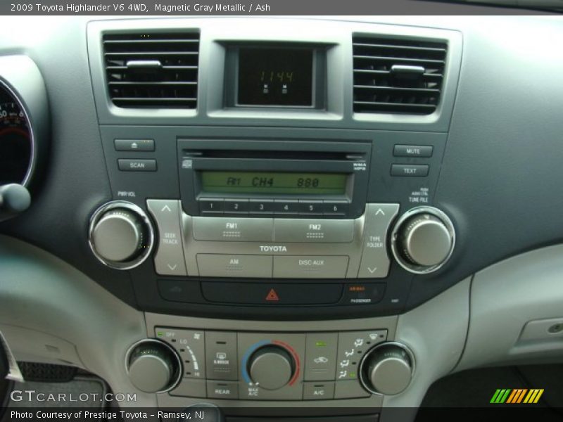 Magnetic Gray Metallic / Ash 2009 Toyota Highlander V6 4WD
