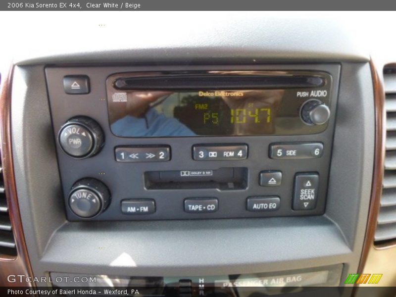Clear White / Beige 2006 Kia Sorento EX 4x4